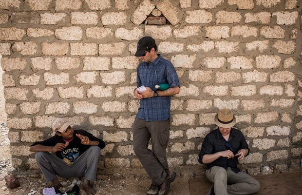 Peter Hessler reporting at an archaeological dig in Upper Egypt
