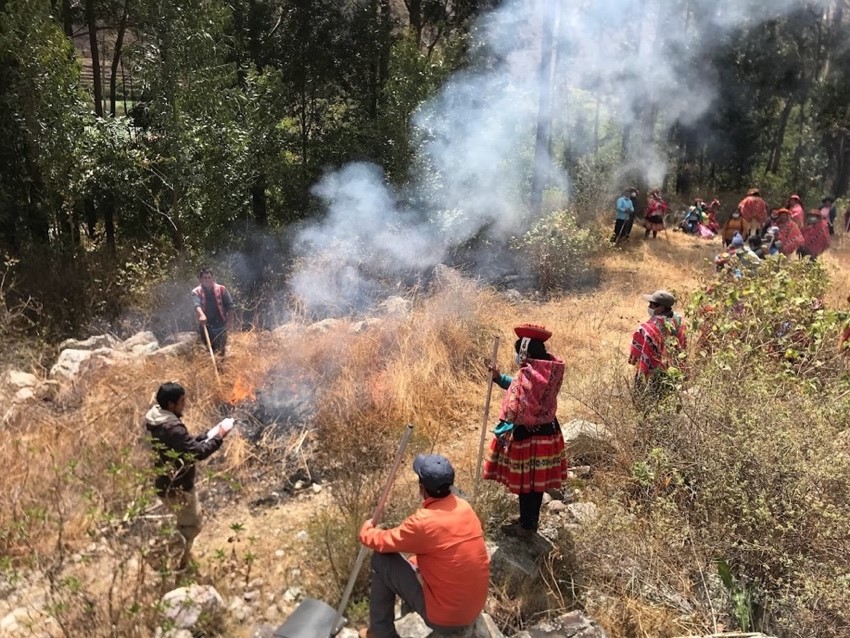 A fire-fighting workshop with community leaders from all over the cordillera de Vilcanota range.
