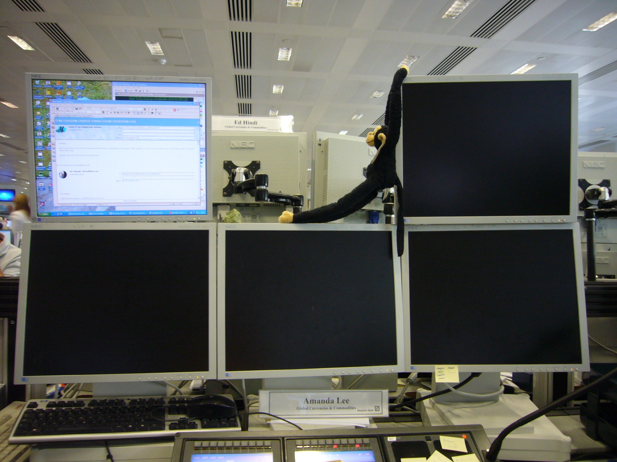 400 Work My Desk In The London Office Trading Floor (1)