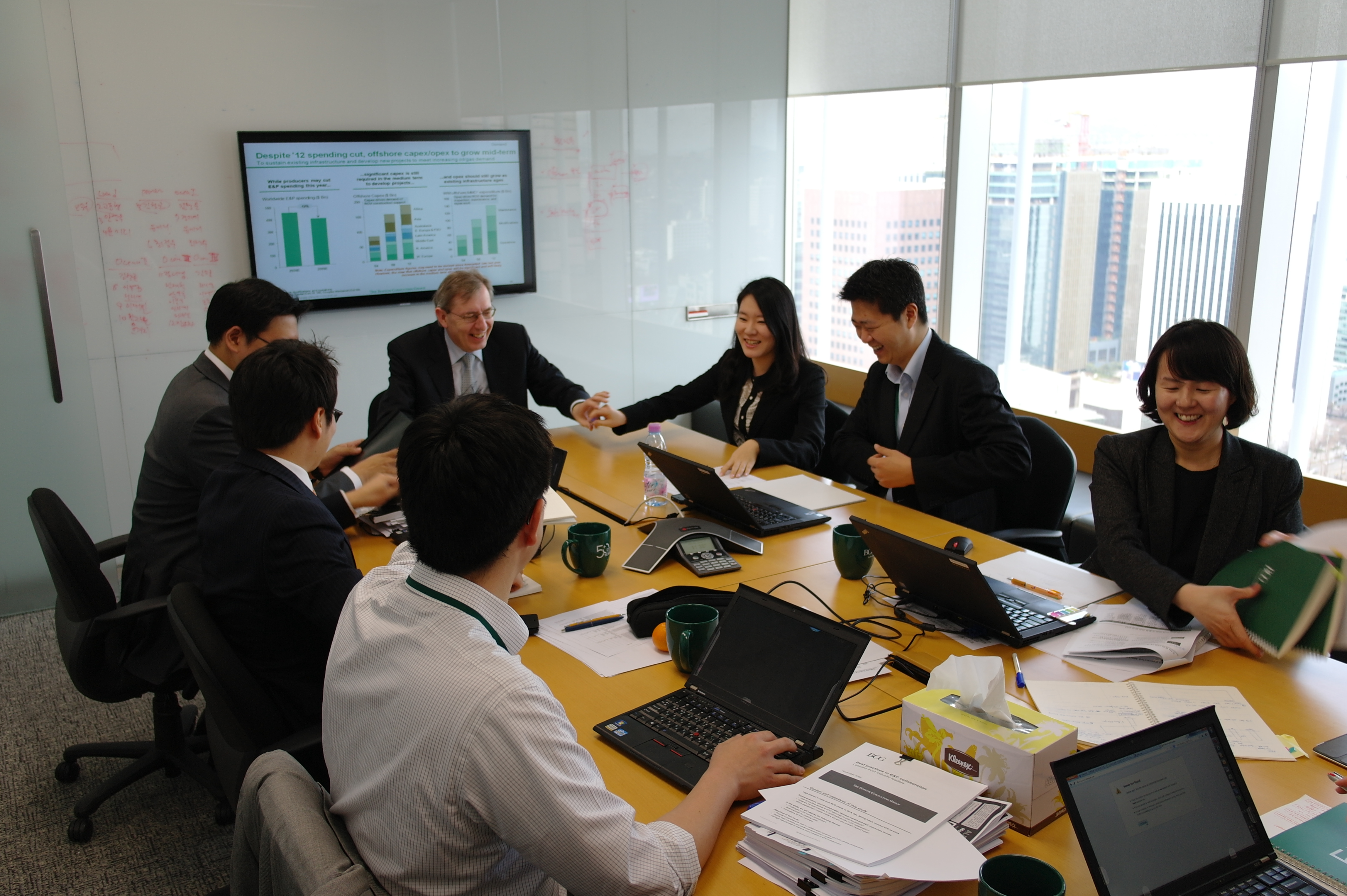 Hans Paul With Clients In China (1)