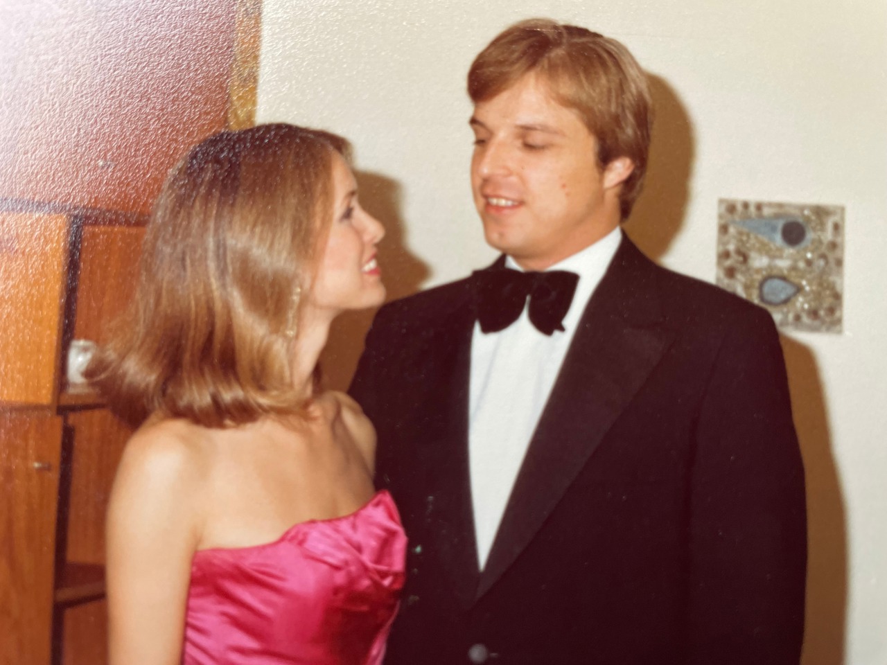 Photo of Geza as a young man wearing a black and white suit, with his wife Marcia wearing a pink dress beside him.