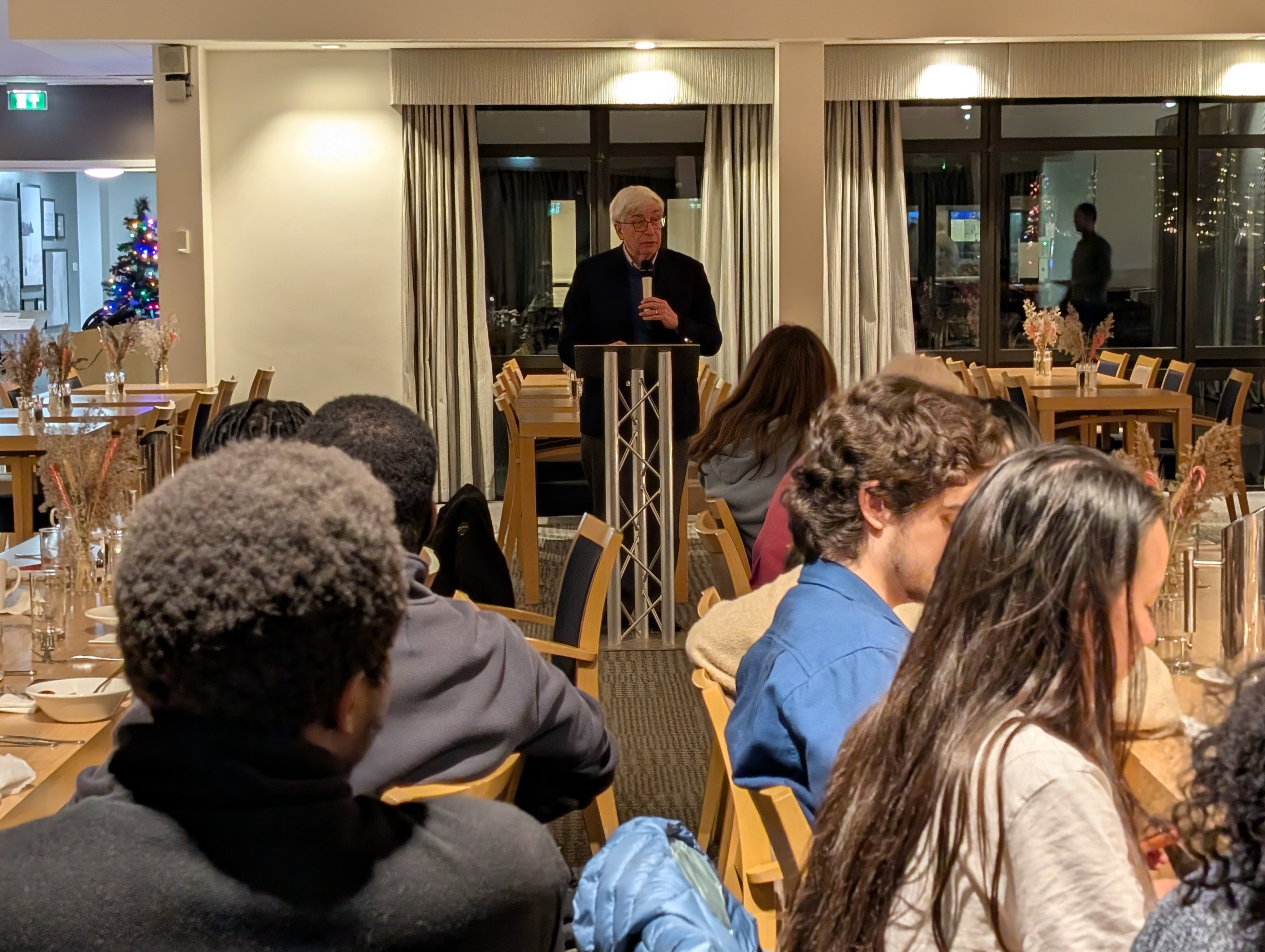 PXL 20251207 200420903~2