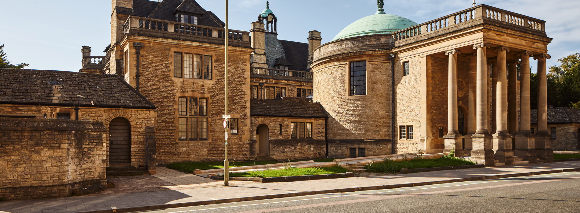 View of the front of Rhodes House in daylight