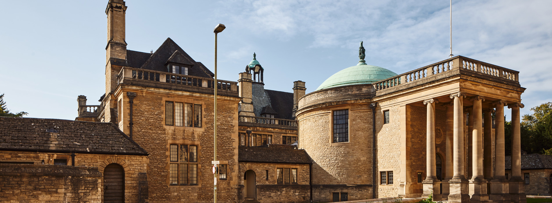 View of the front of Rhodes House in daylight