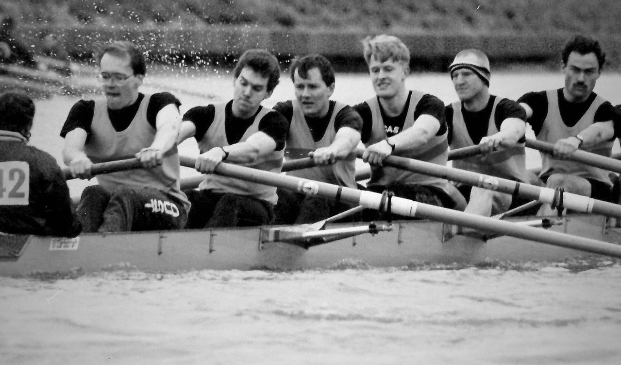 A black-and-white picture showing several men rowing on the river Thames as part of the Head of the River Race